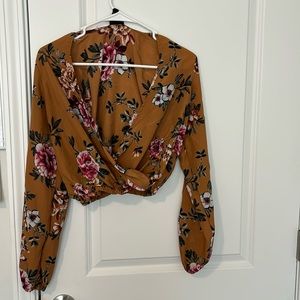 Floral low V-neck top with long sleeves